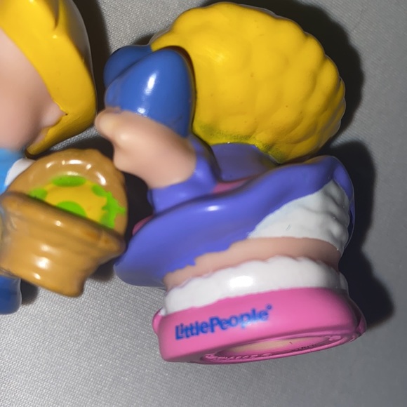 Fisher-Price Little People Easter Basket Boy & Girl - Picture 4 of 4